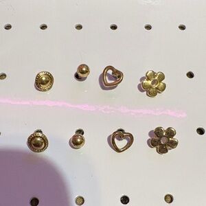 4 for 18$ 🔥 Gold Stud Earring Set — Heart & Flower Accents